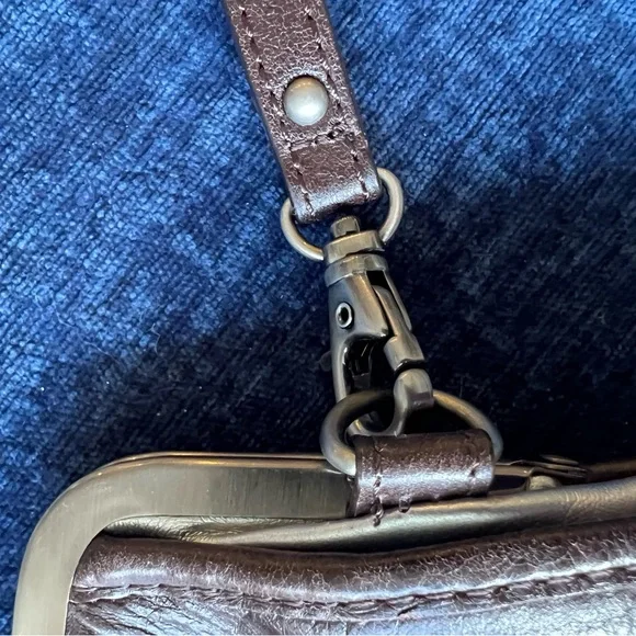 Kenneth Cole Reaction Brown Leather Frame Clutch Wristlet Kiss Lock Bag - Picture 9 of 14